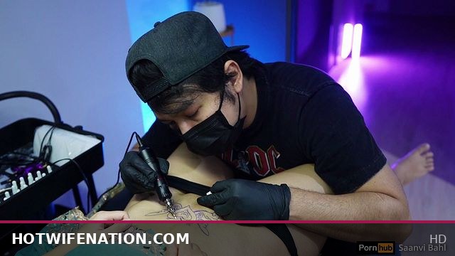 Spicy Indian Bhabhi Gushes While Getting Tattooed