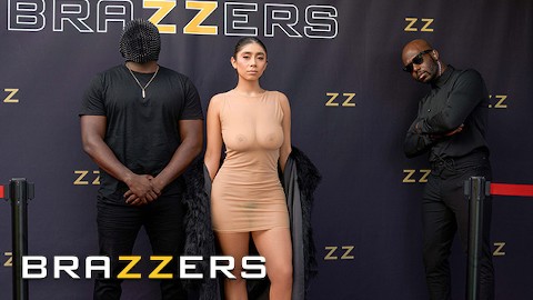 Myers and Her Husband Hit the Red Carpet, Ready to Dazzle and Shock Everyone