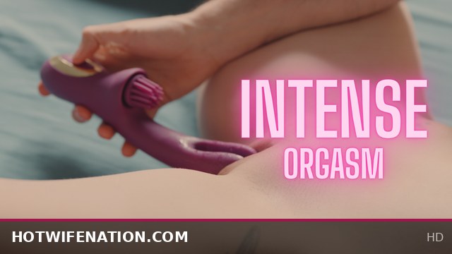 This purple toy brings me to an intense climax | THEBADPEACH