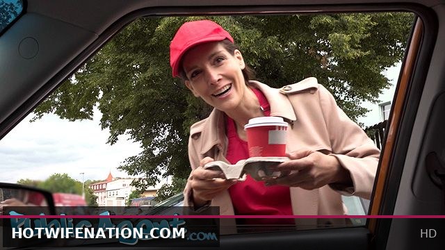 I offered this shy waitress more than just the tip - Public Agent